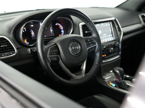 Used 2018 Jeep Grand Cherokee Altitude AWD/4WD image 6