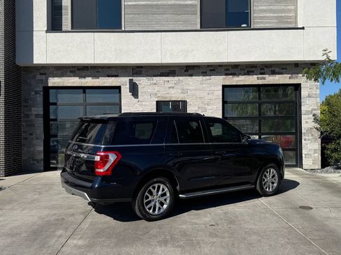 Used 2021 Ford Expedition XLT AWD/4WD image 3