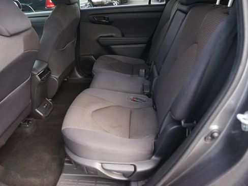 Used 2021 Toyota Highlander L FWD image 12