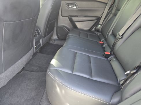 Used 2023 Nissan Rogue SL w/ SL Premium Package image 31