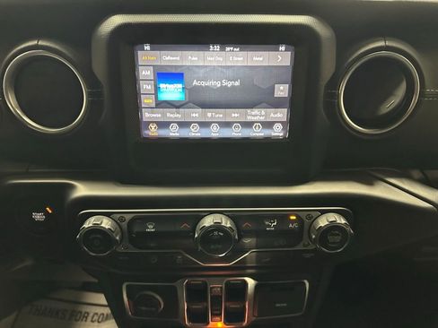 Used 2020 Jeep Wrangler Unlimited Sahara image 25