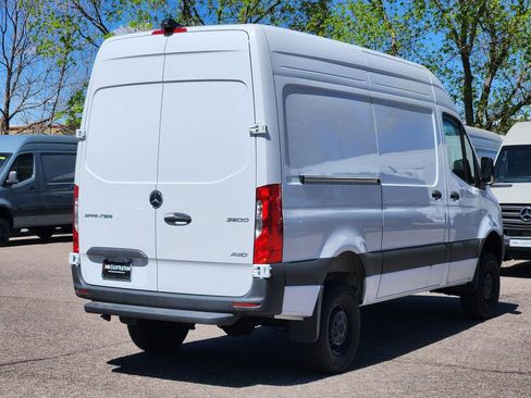 Used 2025 Mercedes-Benz Sprinter 2500 image 7
