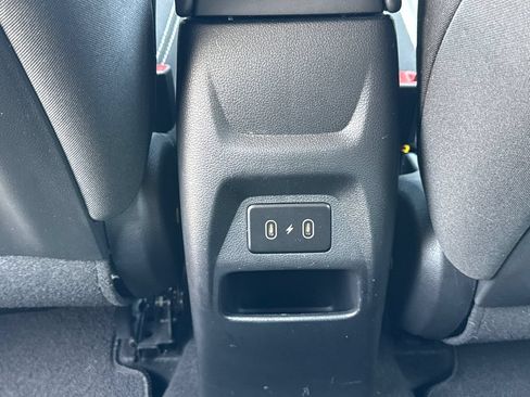 Used 2025 Hyundai Venue SEL FWD image 25