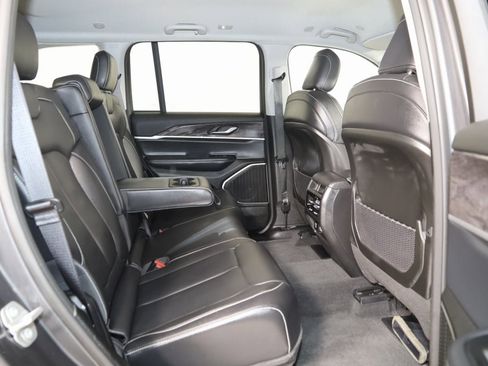 Used 2022 Jeep Grand Cherokee Limited image 12