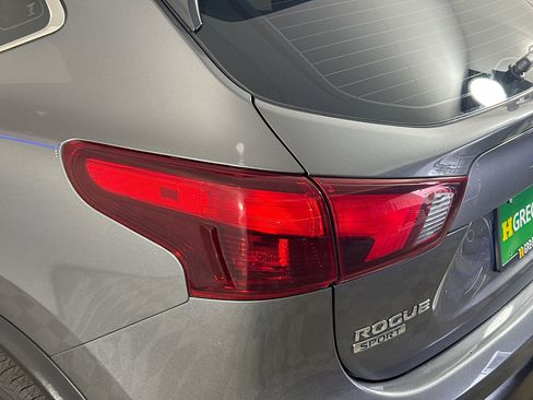 Used 2018 Nissan Rogue Sport S image 35