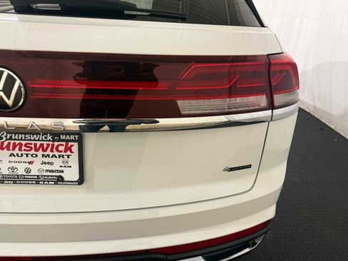 Certified 2024 Volkswagen Atlas Cross Sport SE image 18