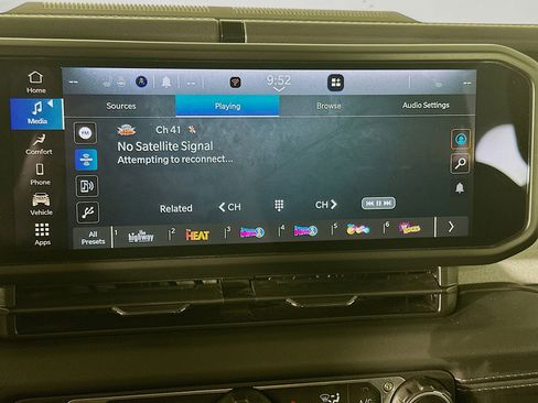 Used 2025 Jeep Wrangler Unlimited Sahara w/ Safety Group AWD/4WD image 19