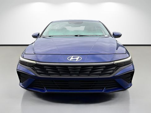 Used 2025 Hyundai Elantra Limited FWD image 8