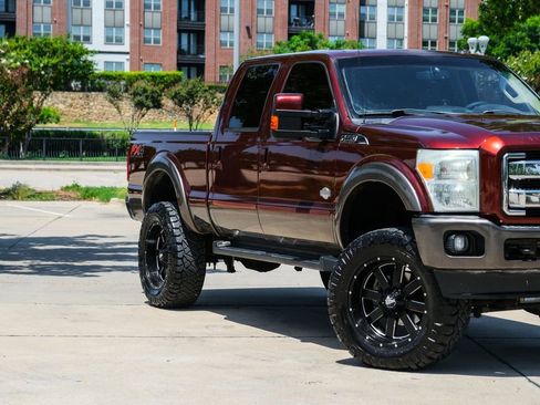Used 2015 Ford F250 King Ranch w/ FX4 Off-Road Package AWD/4WD image 2