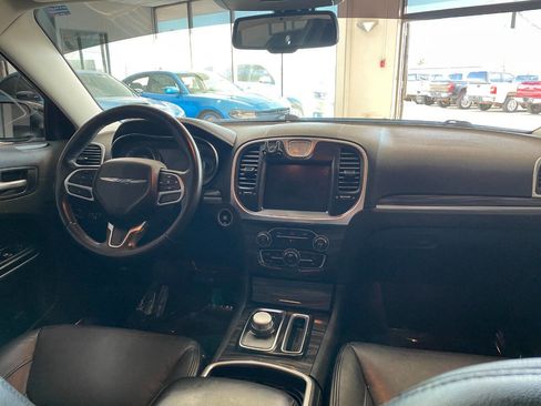 Used 2018 Chrysler 300 Touring image 24