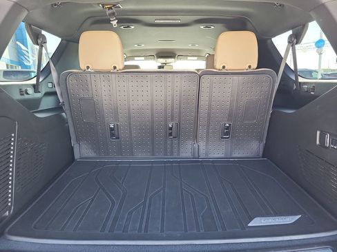 Used 2024 Chevrolet Suburban Premier image 20