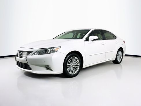 Used 2014 Lexus ES 350 w/ Luxury Package FWD image 3
