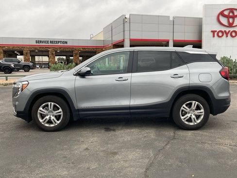 Used 2024 GMC Terrain SLE image 8