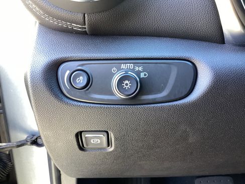 Used 2025 Chevrolet Blazer LT image 29