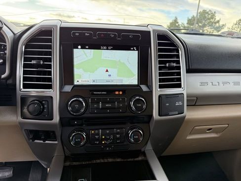 Used 2017 Ford F250 Lariat w/ Chrome Package image 15