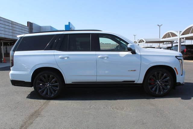 Used 2026 Cadillac Escalade V AWD/4WD image 2