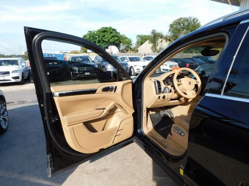 Used 2014 Porsche Cayenne image 17