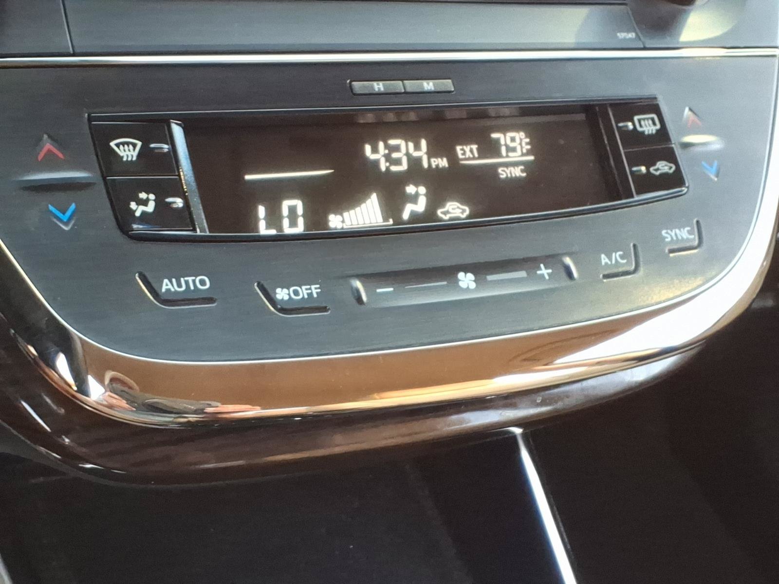 Used 2013 Toyota Avalon XLE FWD image 17