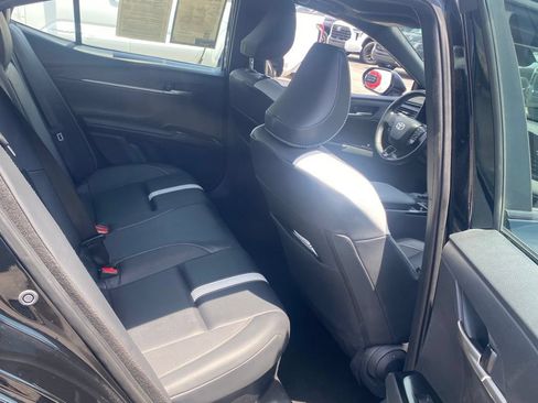 Used 2025 Toyota Camry SE w/ Convenience Package FWD image 15