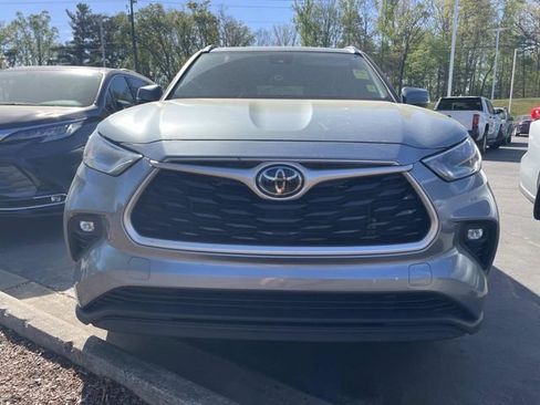 Used 2021 Toyota Highlander XLE FWD image 6