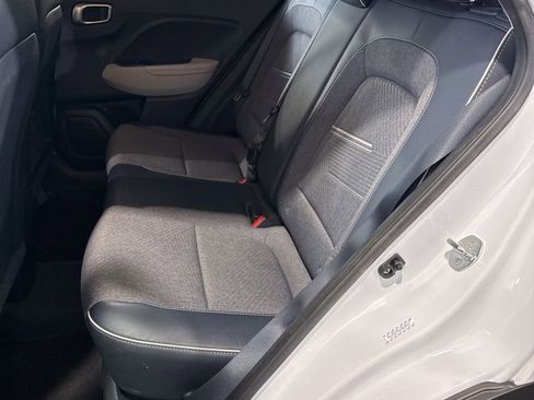 Used 2024 Hyundai Venue Limited FWD image 25