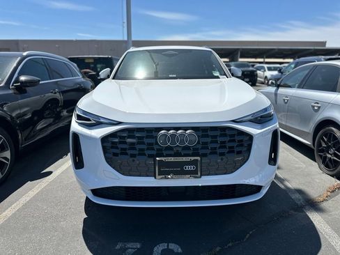 Used 2025 Audi Q5 Premium w/ Convenience Package AWD/4WD image 2