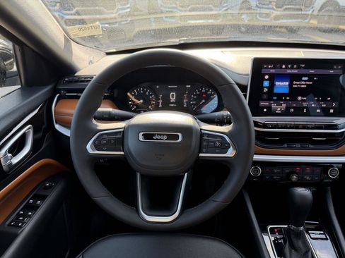 Used 2024 Jeep Compass Limited AWD/4WD image 8