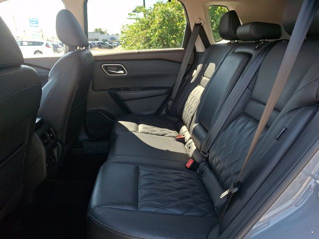 Used 2021 Nissan Rogue Platinum AWD/4WD image 9