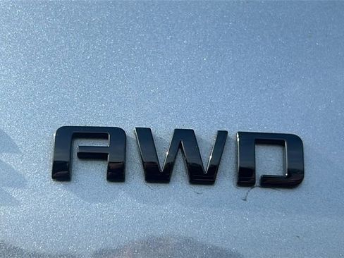 Used 2023 Chevrolet Traverse RS image 35