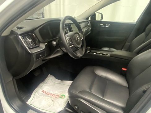 Certified 2025 Volvo XC60 B5 Core image 10