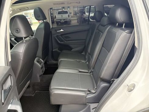 Used 2018 Volkswagen Tiguan SE w/ Panoramic Sunroof Package AWD/4WD image 24