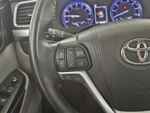 Used 2019 Toyota Highlander XLE image 35