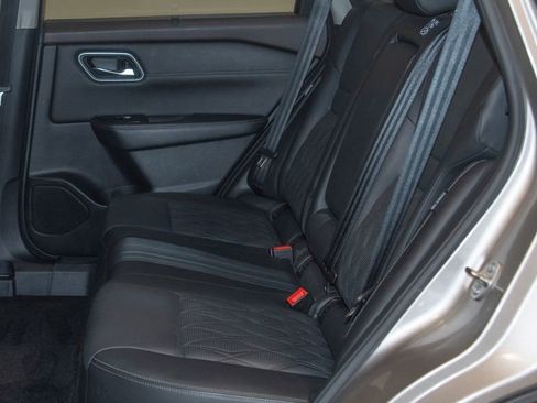 Used 2022 Nissan Rogue Platinum w/ Head-Up Display Package image 9