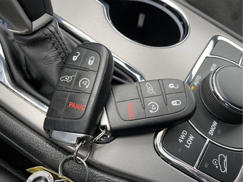 Used 2022 Jeep Grand Cherokee Laredo X image 34