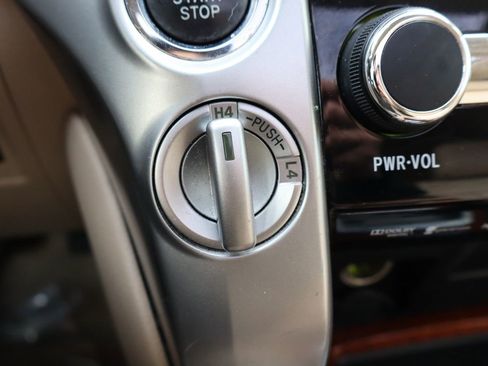 Used 2013 Toyota Land Cruiser image 19