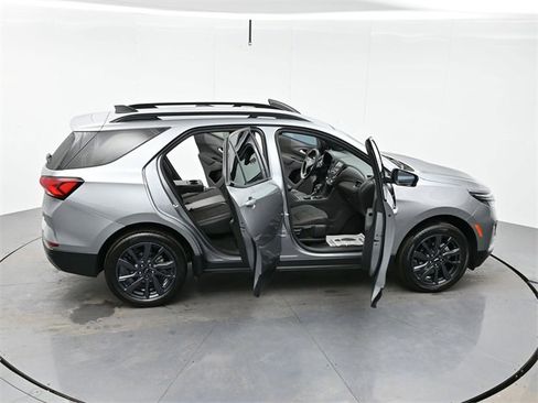Used 2023 Chevrolet Equinox RS image 47