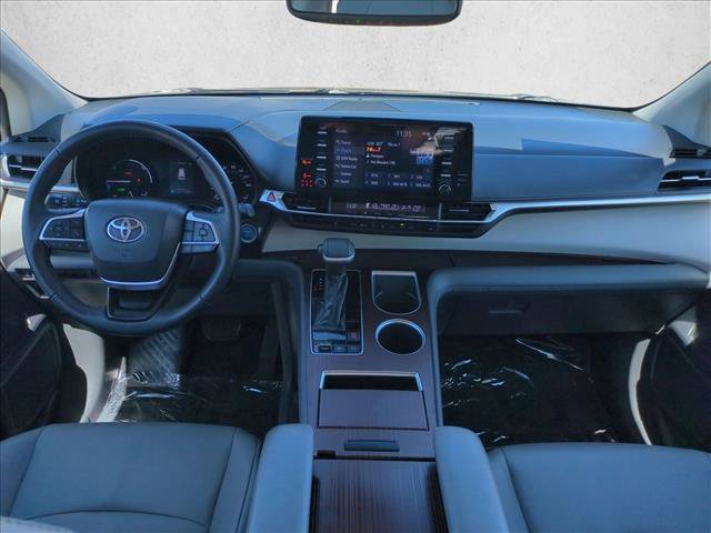 Used 2021 Toyota Sienna XLE FWD image 17