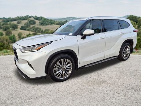 Used 2022 Toyota Highlander Platinum AWD/4WD image 3