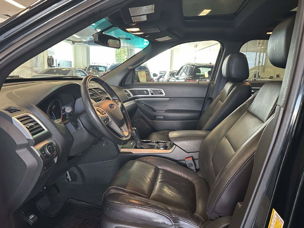 Used 2015 Ford Explorer XLT w/ Equipment Group 202A AWD/4WD image 17