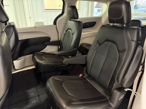 Used 2021 Chrysler Voyager Lxi image 23