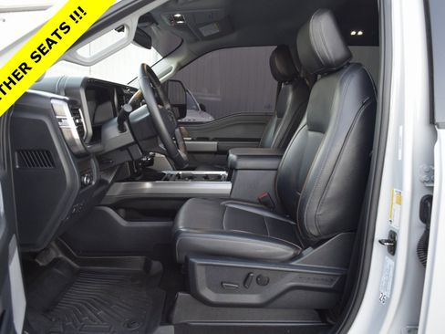 Used 2025 Ford F250 Lariat w/ FX4 Off-Road Package image 3