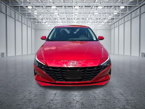 Used 2023 Hyundai Elantra SEL w/ Convenience Package FWD image 2