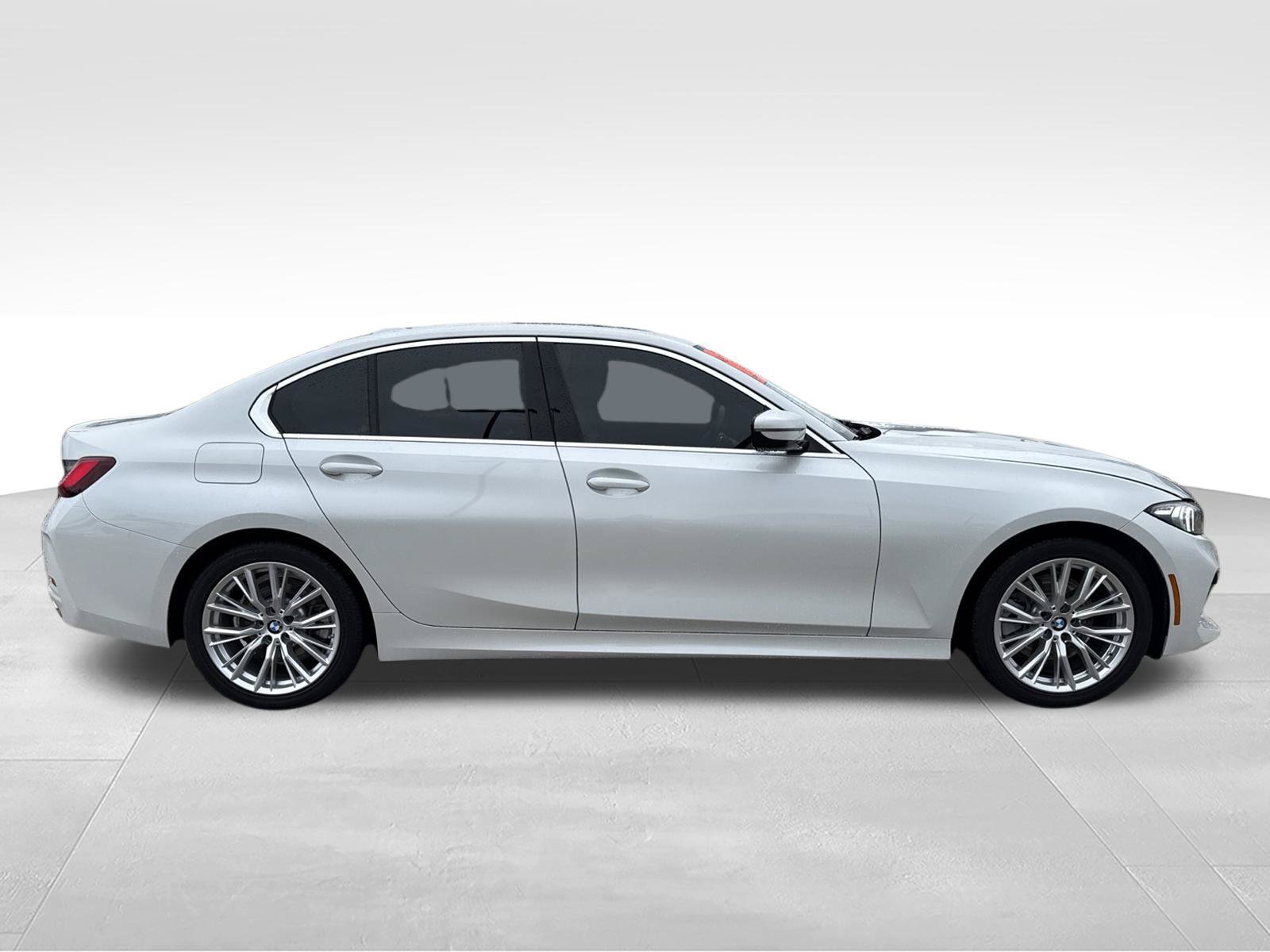Used 2024 BMW 330i Sedan w/ Convenience Package RWD image 4