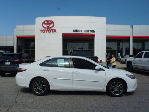 Used 2017 Toyota Camry SE w/ Protection Package (Q2) FWD image 1