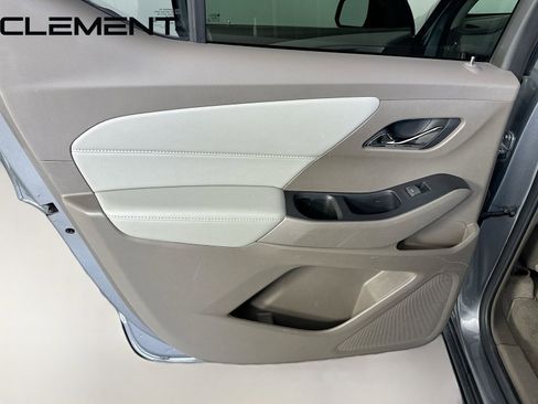 Used 2020 Chevrolet Traverse LT FWD image 29