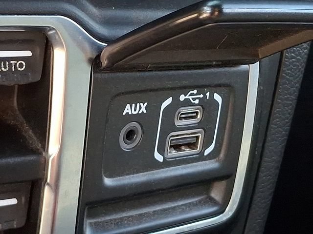 Used 2019 Jeep Wrangler Unlimited Sahara AWD/4WD image 24