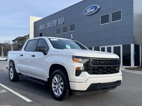 Used 2024 Chevrolet Silverado 1500 Custom image 1