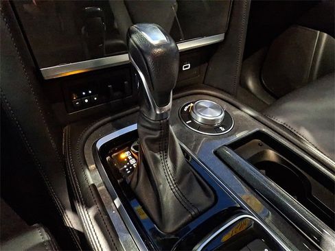 Used 2021 Nissan Armada SV w/ SV Appearance Package image 21