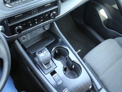 Used 2022 Nissan Rogue S FWD image 17