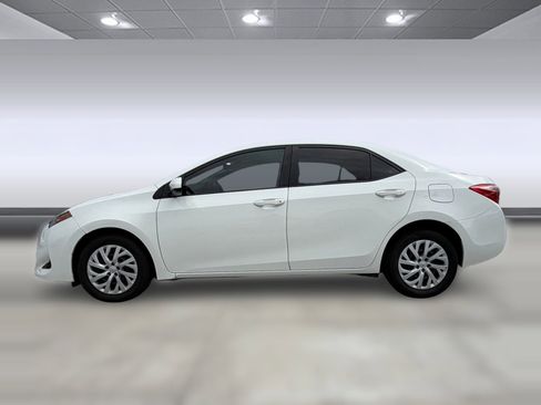 Used 2018 Toyota Corolla LE FWD image 2